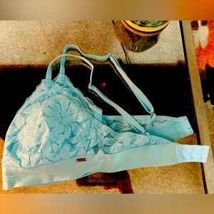 Beautiful lace mesh VS pink bra size M